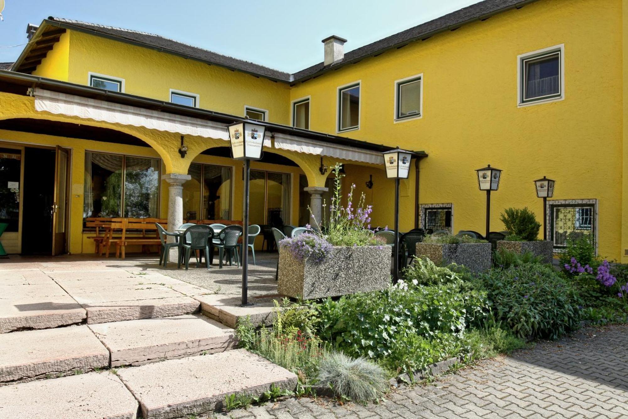Stiftsgasthof Hochburg Exterior foto