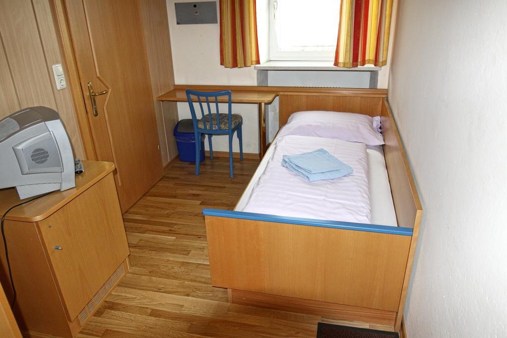 Stiftsgasthof Hochburg Habitación foto